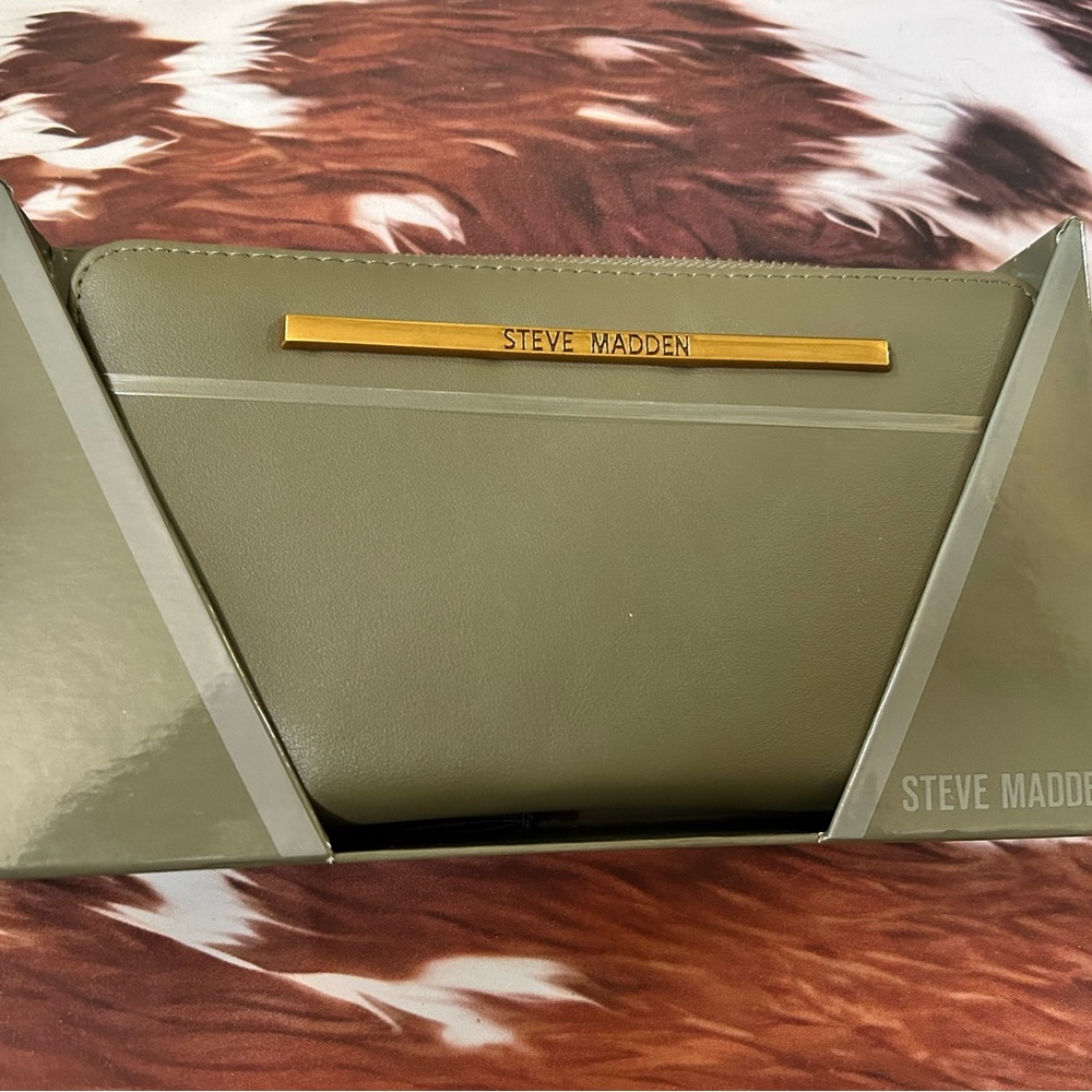NIB Steve Madden Olive Clutch with Gold Accent